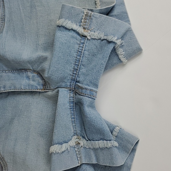 Faded Glory Women's Light Wash Frayed Edge Cuffed Denim Shorts - Picture 6 of 8